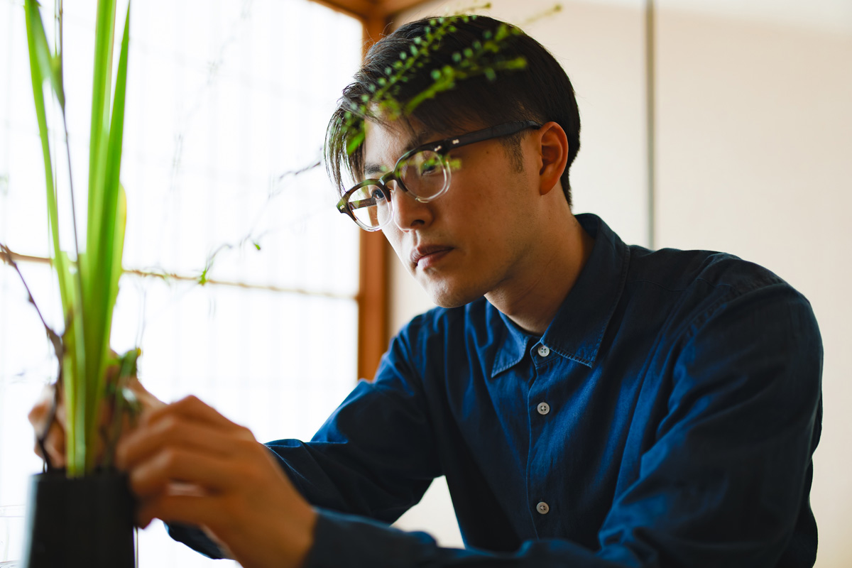 560 年の伝統と AI の共創。華道家・写真家 池坊専宗が語る、伴走者