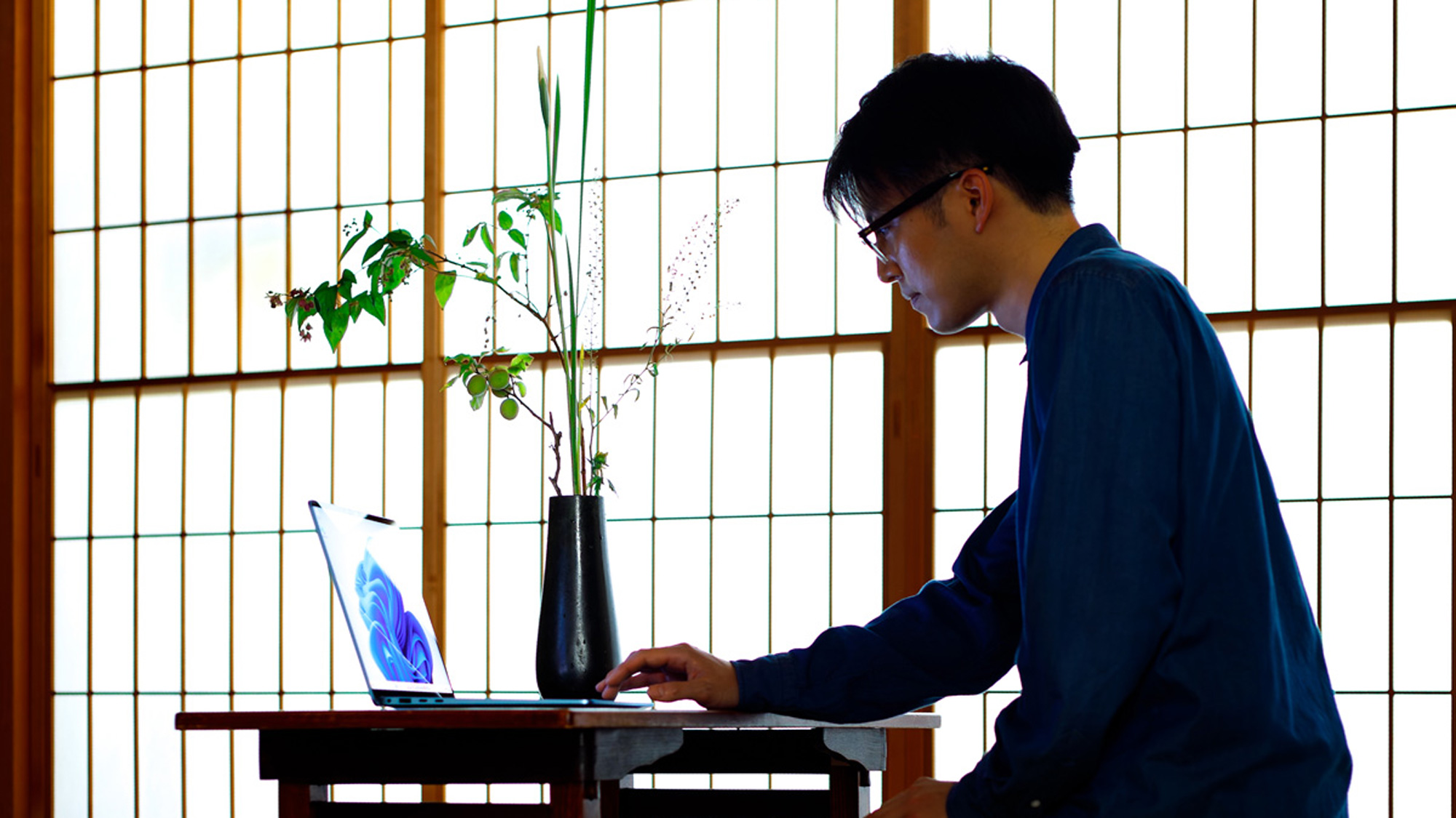 560 年の伝統と AI の共創。華道家・写真家 池坊専宗が語る、伴走者