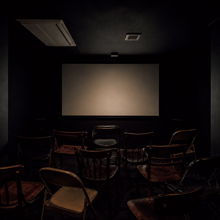 映画館とも、既存のギャラリーとも違う。映像作品に向き合うためのアートスペース〈BlackBoxKyoto〉が京都に誕生