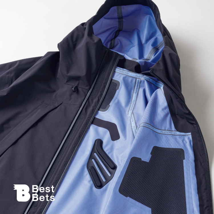 そろそろ梅雨の備えを。〈DESCENTE ALLTERRAIN 81〉の防水服：Brutus Best Bets