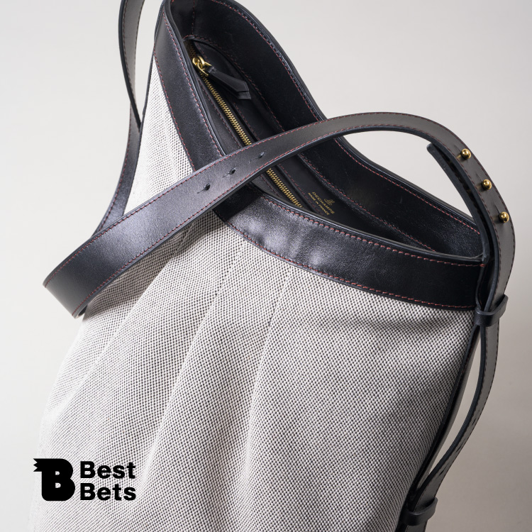 プリーツによる余白が魅力。〈DECHAMPS〉のショルダーバッグ：Brutus Best Bets