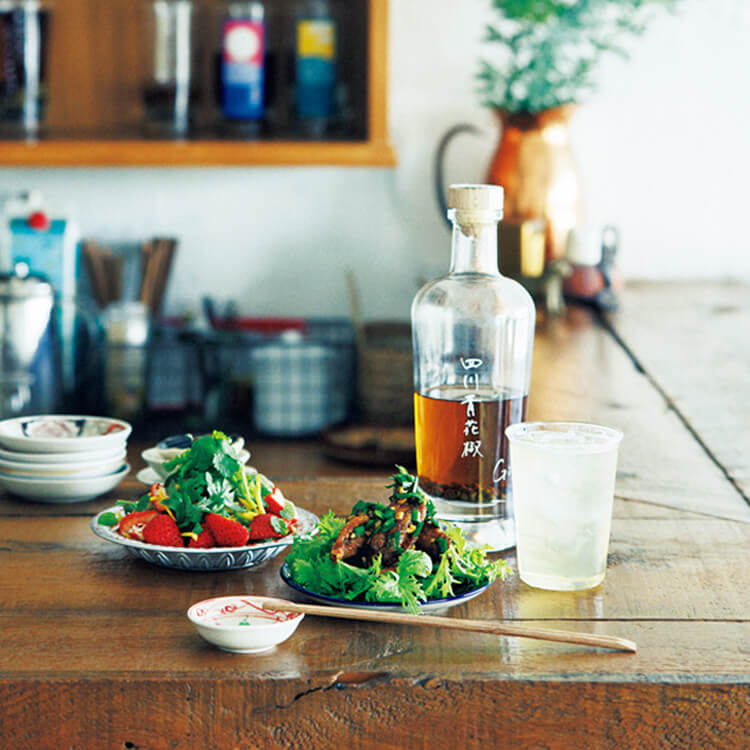 スパイスが効いた一杯を、昼飲みの開放感で。正午から17時まで営業する京都〈コンカ〉