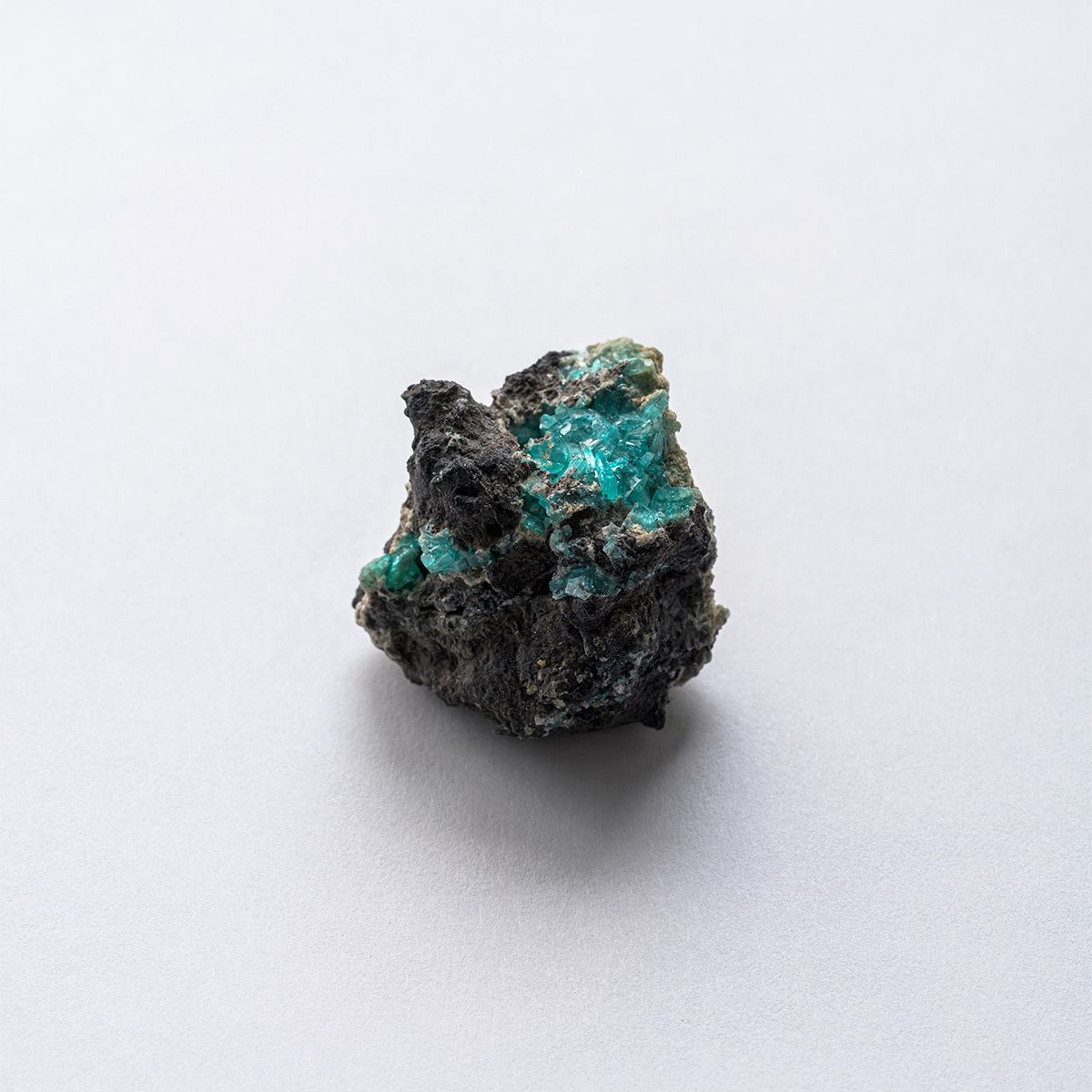 最新号からプレゼント】メキシコ産・ボルカライトの鉱物標本を1名様に