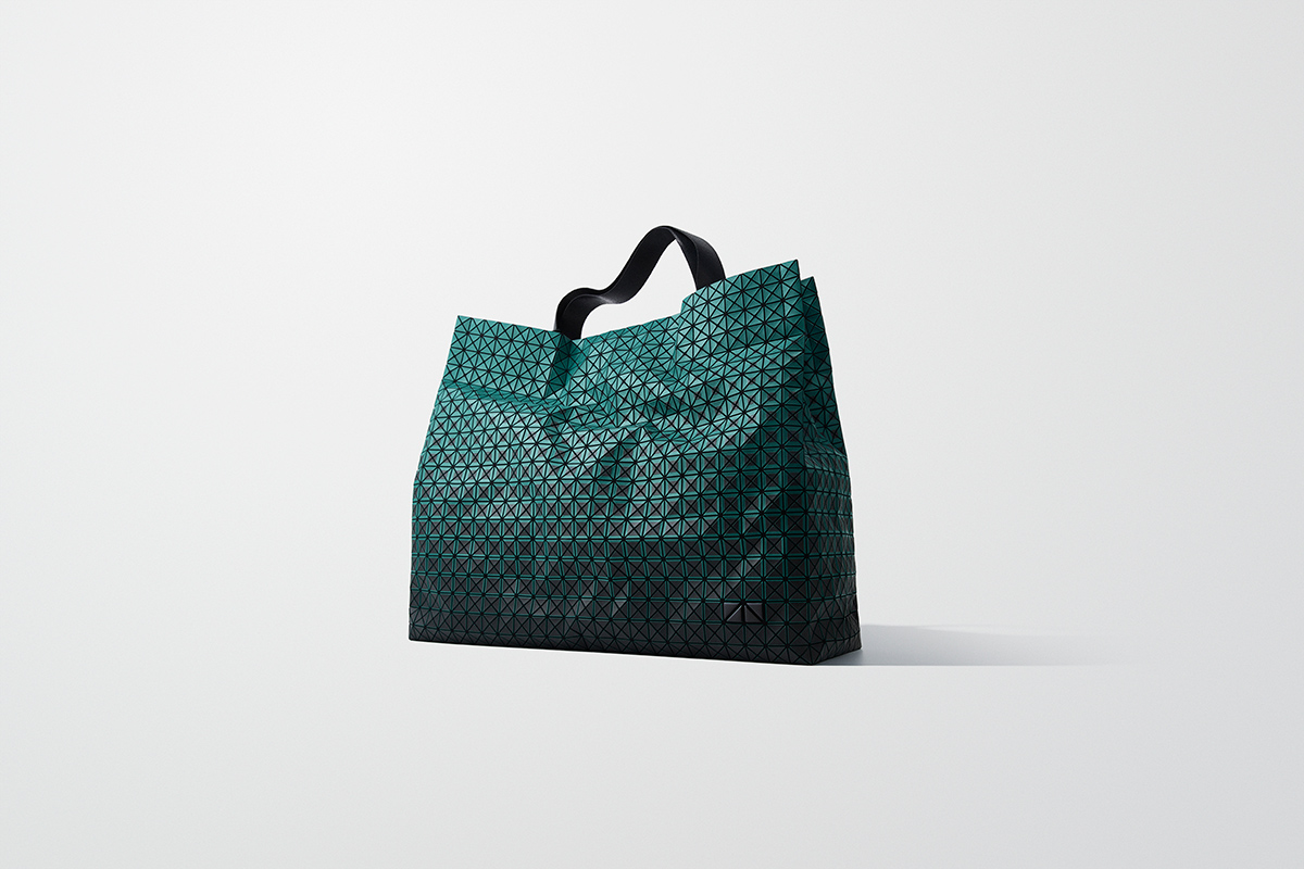 TAKEOFF”の続章は、宇宙へ。〈BAO BAO ISSEY MIYAKE〉「KURO」シリーズ