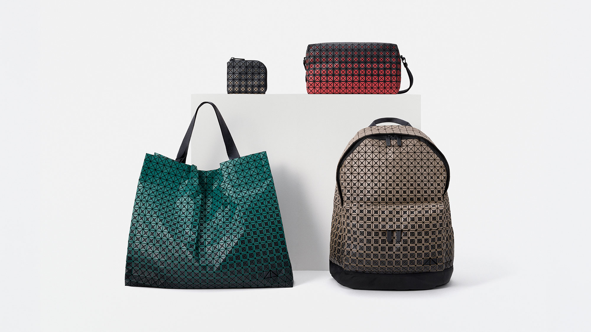 TAKEOFF”の続章は、宇宙へ。〈BAO BAO ISSEY MIYAKE〉「KURO」シリーズ