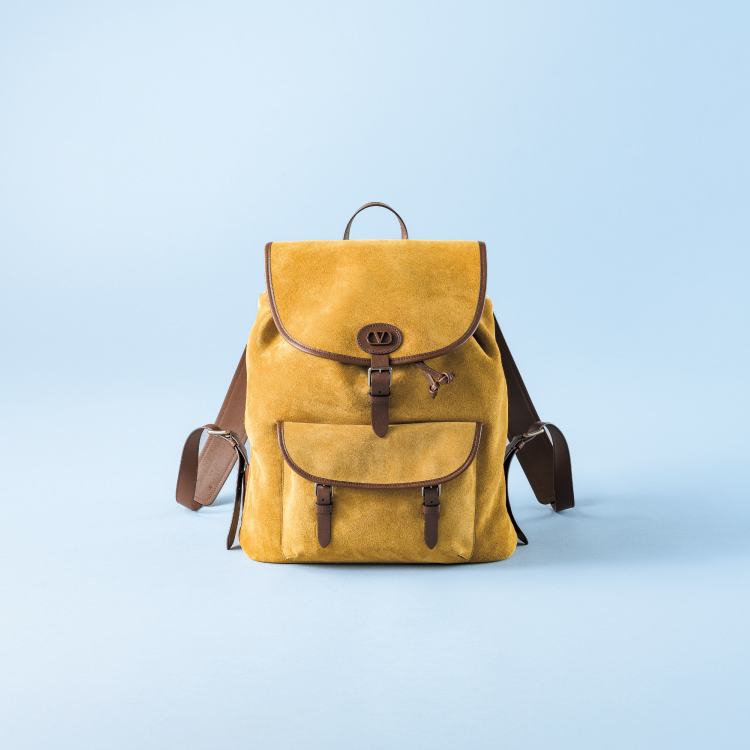 「WELL-MADE」Vol.7 〈Valentino Garavani〉のアンティーブ スエード バックパック