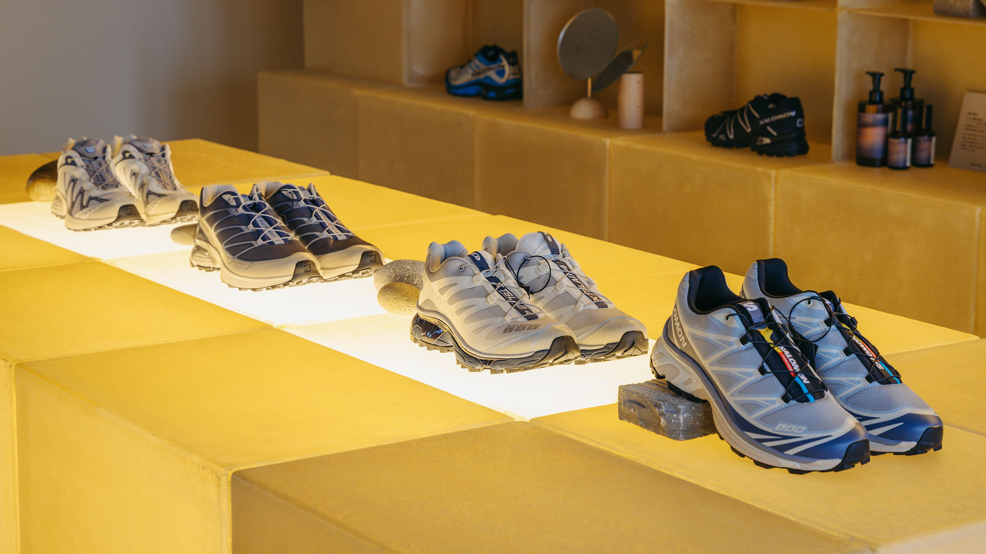 山の記憶を、街の日常へ。〈サロモン〉SPORTSTYLE 26FWと富ヶ谷〈Sanva