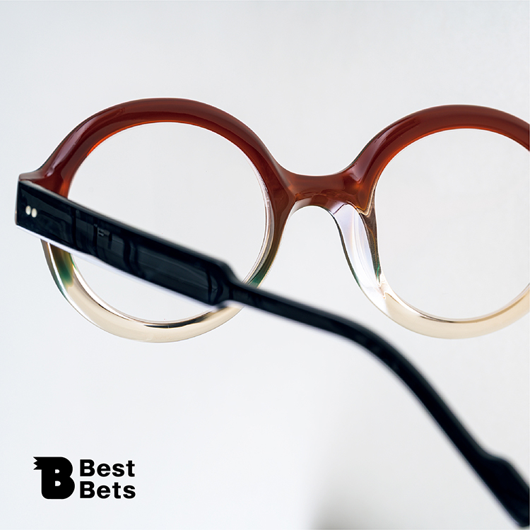 横顔まで魅了する色使い。〈XAVIER DEROME〉の眼鏡：Brutus Best Bets
