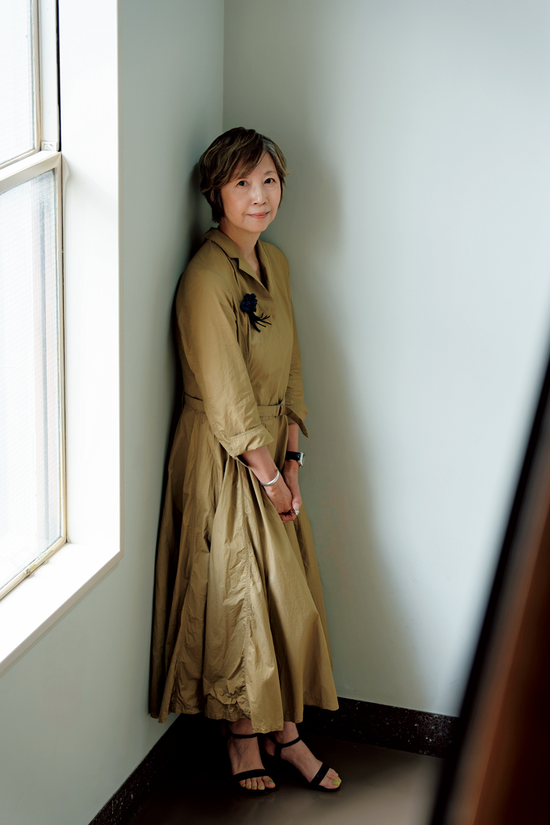 森戸海岸　作者　Hiroko.M 師松本俊郎氏 ミランダ・ジュライの9年ぶりの長編小説『はいつくばって』。話題の新