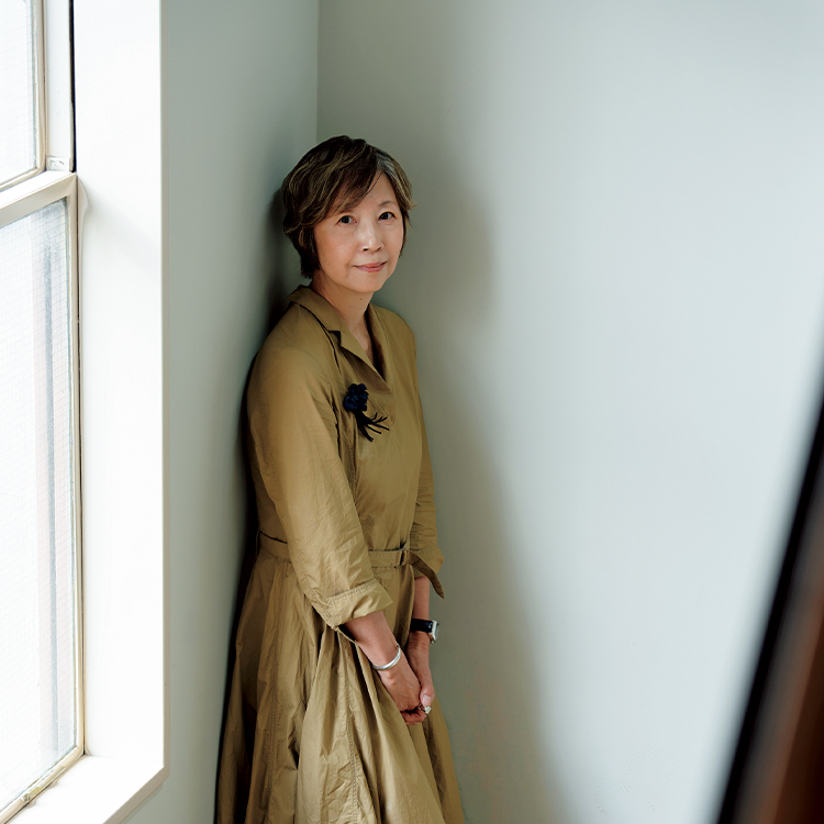 ミランダ・ジュライの9年ぶりの長編小説『はいつくばって』。話題の新著を翻訳家・岸本佐知子が語る