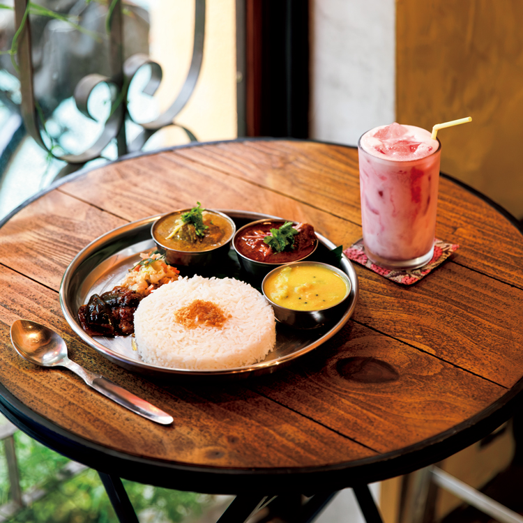 郷土料理としてのカレーをインドの物語とともに。スタイルを貫く注目の新店、経堂〈楽園〉
